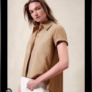 Banana Republic pleated camp shirt